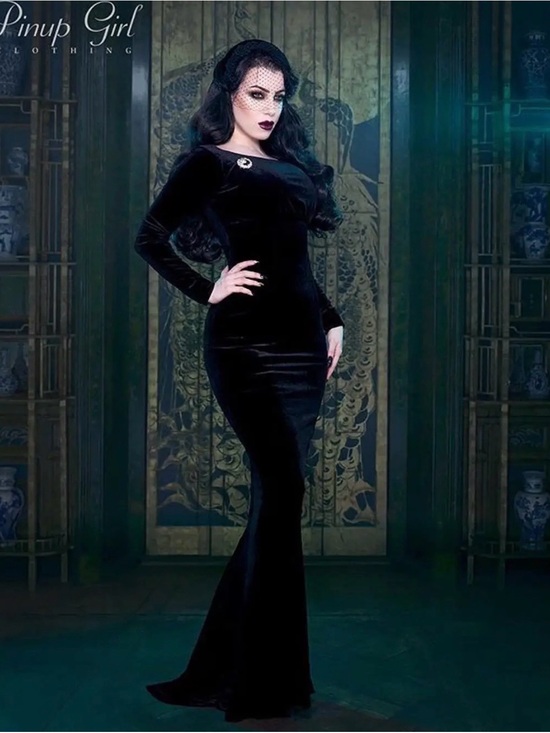 Pinup Couture Dresses & Skirts - Pinup Couture Laura Byrnes PUG Beatrix Gown In Black Velvet Size S NWT